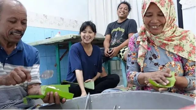 6 Potret Keakraban Indah Permatasari dan Mertua, Bak Orangtua Kandung