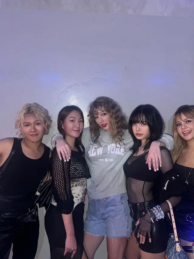 Lisa BLACKPINK nonton konser Taylor Swift (Instagram/lalalalis_m)