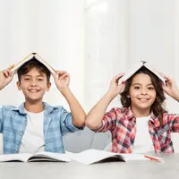 Jika anak diberikan kesempatan untuk berlatih kedua bahasa secara seimbang dan didukung dengan lingkungan yang mendukung. Foto: Freepik