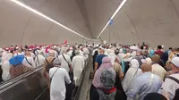 Ilustrasi suasana melempar jumrah di Jamarat, Mina. (dok. MCH 2025)