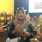 Nia saat dieawancarai wartawan di Soreang, Kabupaten Bandung, Rabu (16/12/2020). (Foto:Liputan6/Dikdik Ripaldi)