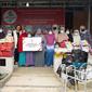 Mitsubishi Motors Indonesia menyalurkan bantuan kepada lansia di panti wreda, Tangerang, Banten