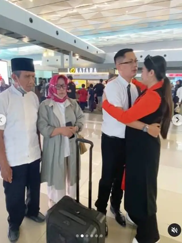 6 Potret Fitri Carlina Lepas Suami Pindah Ke Oman Ini Bikin Haru