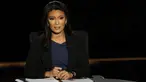 Elaine Quijano dari CBS News membaca catatannya jelang debat perdana Cawapres AS di Longwood University, Virginia, Selasa (4/10). Quijano, warga asli Chicago keturunan Filipina, yang menjadi moderator AS-Asia pertama dalam debat pilpres AS. (AFP PHOTO)