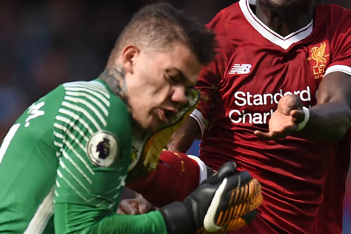 FOTO: Insiden Mengerikan Sadio Mane dengan Ederson Moraes