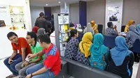 Rata-rata nasabah Bank Mandiri korban skimming pernah bertransaksi di ATM di kawasan Gedung Graha Pena Surabaya. (Liputan6.com/Dian Kurniawan)
