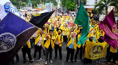 Badan Eksekutif Mahasiswa (BEM) dan Ikatan Alumni (ILUNI) Universitas Indonesia (UI) lintas almamater mengelar Rapat Akbar Gerakan Anti Korupsi (GAK) Nasional di kampus UI Salemba, Jakarta, Jumat (20/3/2015).  (Liputan6.com/Yoppy Renato)