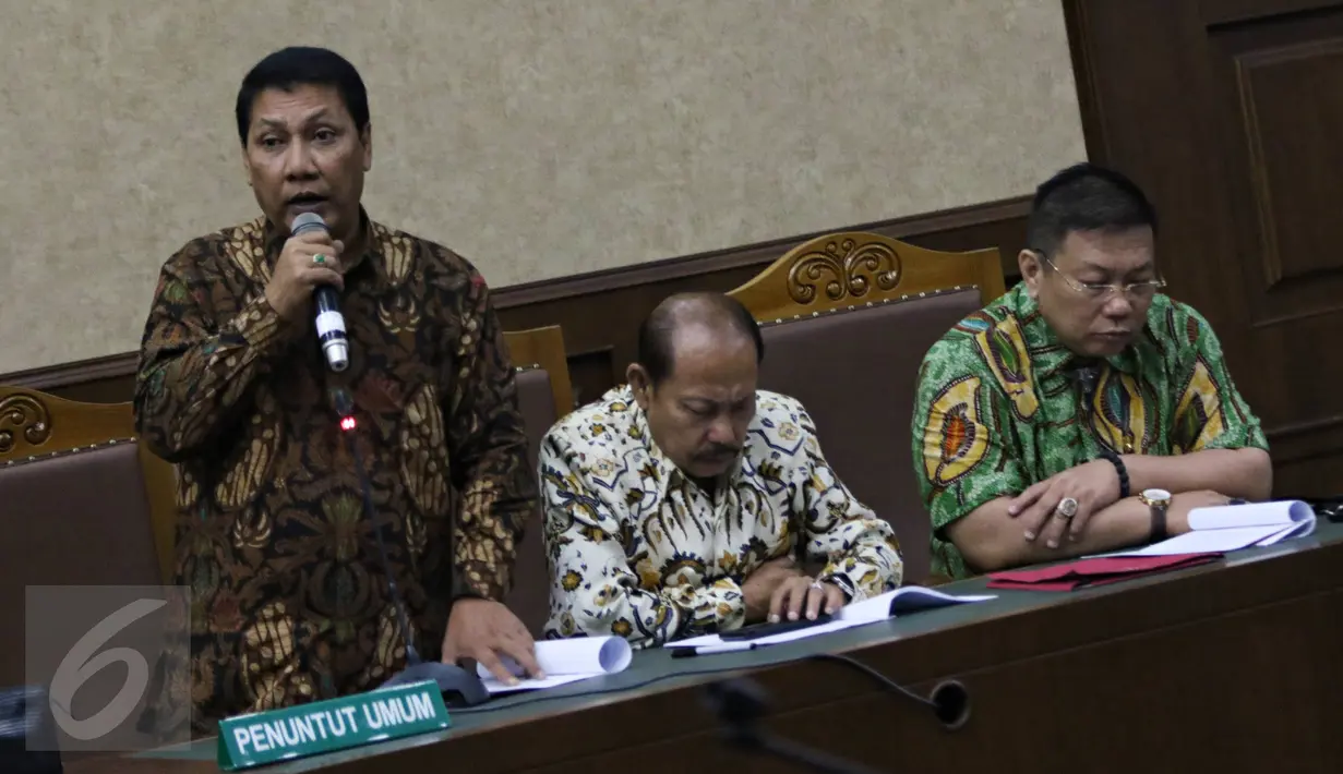 Tim penasihat hukum tersangka dugaan pembunuhan Wayan Mirna Salihin, Jessica Kumala Wongso, memberikan pemaparan pada sidang perdana praperadilan kliennya di Pengadilan Negeri Jakarta Pusat, Selasa (23/2). (Liputan6.com/Imamnuel Antonius)