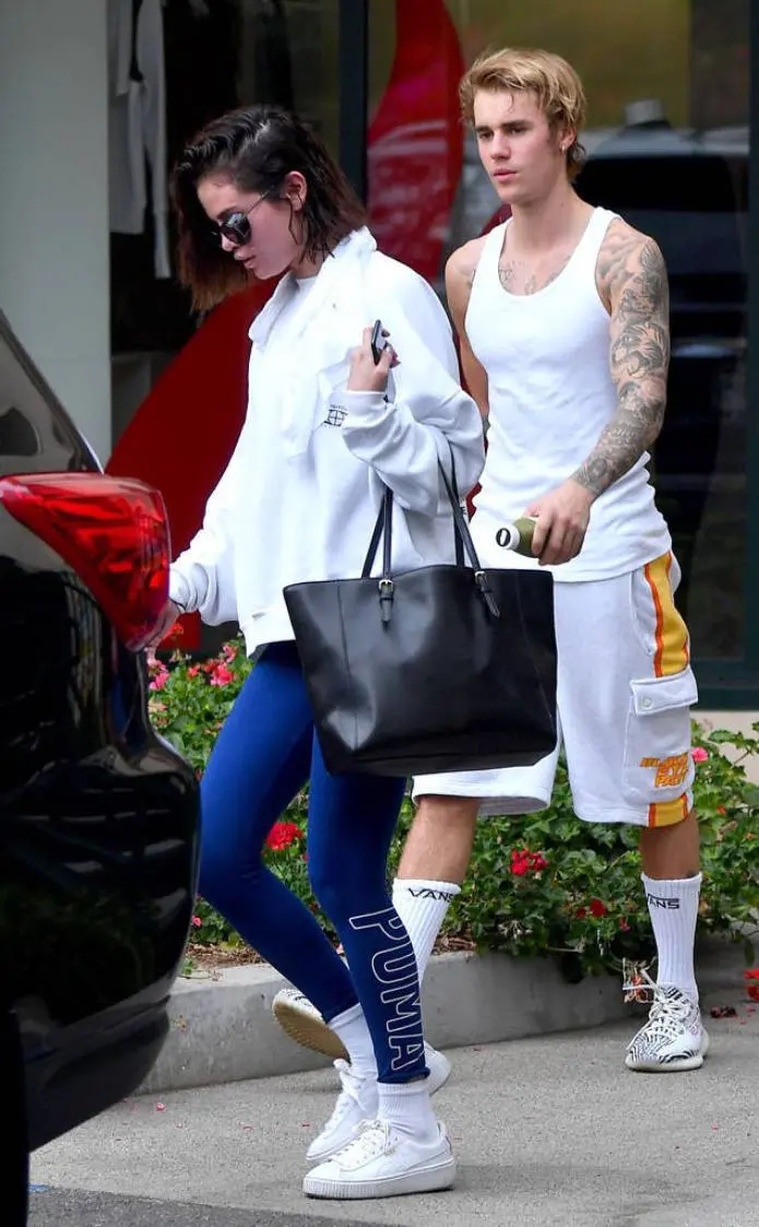 Justin Bieber dan Selena Gomez berolah raga bersama. [foto: eonline.com]