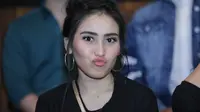 Ayu Ting Ting Kenang Masa Kecilnya dengan Foto Cium Anak