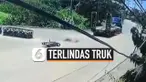 TRUK TIBA-TIBA MUNDUR MELINDAS PEMOTOR