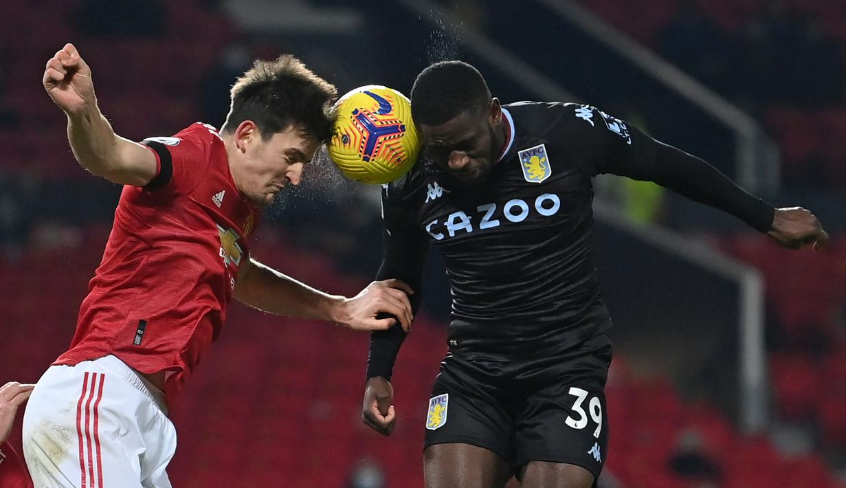 Harry Maguire (Manchester United) - Dalam Catatan Whoscored, pilar belakang ini memiliki rataan sukses duel udara sebanyak 75,8%. Tak hanya jago bertahan, ia juga membantu penyerangan dan berhasil mencetak dua gol dan satu assist. Whoscored memberinya nilai 7,04. (Foto: AFP/Pool/Laurence Griffiths)