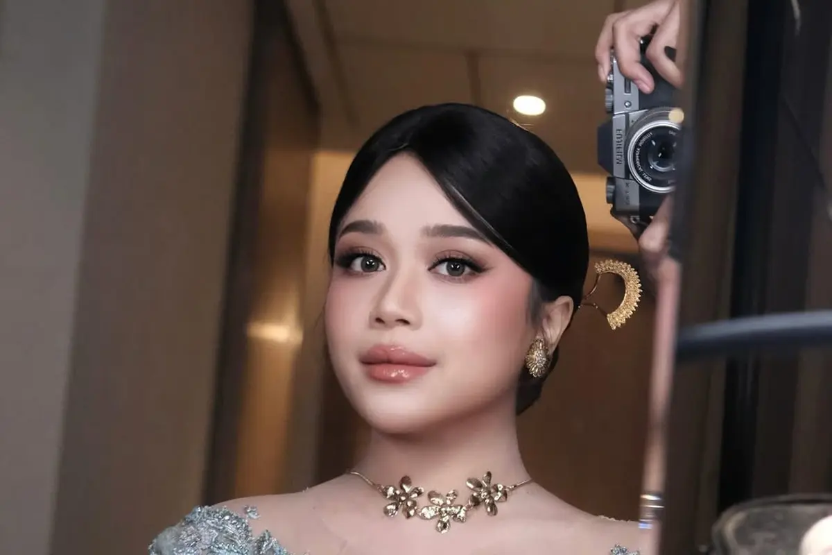 Potret ala Brisia Jodie Dipulas Makeup Soft Glam bak di Momen Lamarannya dengan Jonathan Alden, Bak Boneka!