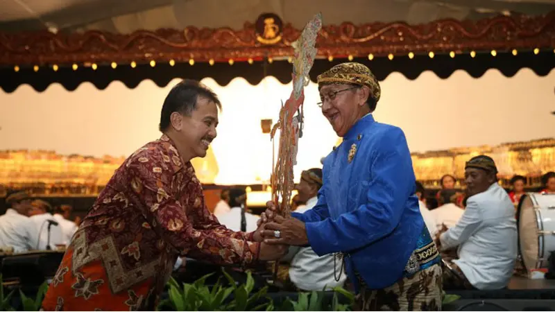 Ki Manteb Tutup Festival Dalang Nasional 2014