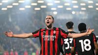 Kemenangan AC Milan atas Como dalam laga lanjutan Liga Italia 2025/2026, Kamis (15/01/2026) waktu setempat, tak lepas dari penampilan apik Adrien Rabiot. (AFP/Stefano Rellandini)