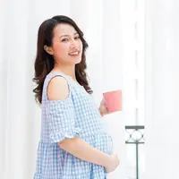 Ilustrasi ibu hamil minum air kelapa/copyrightshutterstock/TimeImage Production