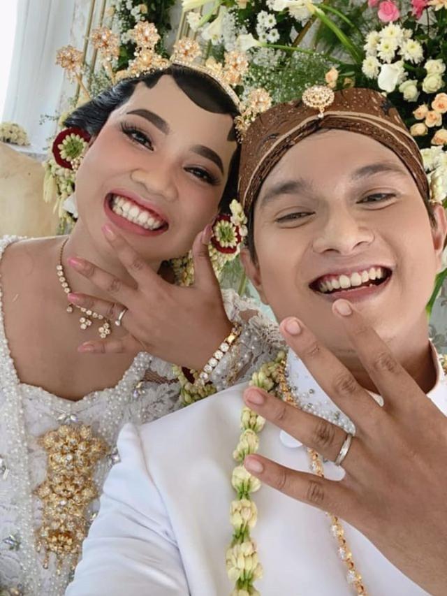 7 Potret Akad Nikah Mumuk Gomez dan Eno Retra, Usung Adat Jawa