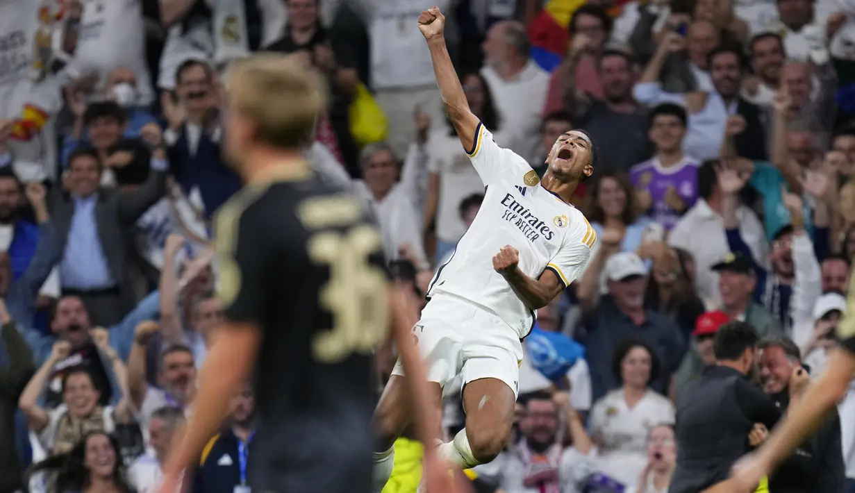 Gelandang Real Madrid Jude Bellingham berselebrasi setelah mencetak gol pertama timnya ke gawang Union Berlin dalam matchday 1 Grup C Liga Champions 2023/2024, di Santiago Bernabeu, Rabu malam (20/9/2023). (AP Photo/Manu Fernandez)