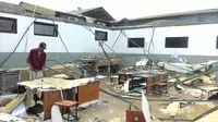 Atap ruang kelas SMK Grafika Mardi Yuana ambruk, 8 orang mengalami luka sehingga harus dilarikan ke RS Vania.