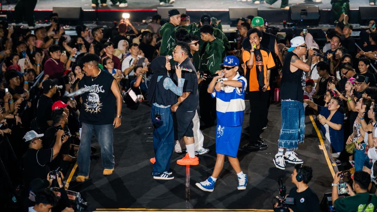 Aksi Panggung Toton Caribo dan Wizz Baker di Pesta Timuran Jaksel 2026, Penonton Pecah!