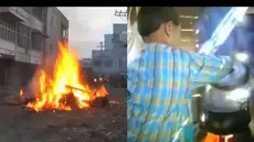 Ratusan pedagang di Medan, Sumatera Utara yang menolak dipindahkan memblokir jalan dan membakar ban. Sejumlah bantuan datang untuk bocah Ali yang menjadi tulang punggung keluarga.