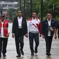 Presiden Joko Widodo (ketiga kiri) didampingi Menpora, Menteri PUPR, Kepala Bekraf, dan Ketua Inasgoc meninjau sejumlah venue Asian Games 2018 di Kompleks Gelora Bung Karno, Jakarta, Senin (25/6). (Liputan6.com/Angga Yuniar)