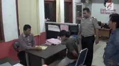 Seorang anak tega membunuh ibu kandung yang melahirkannya. Dengan sebilah parang, di Desa Lubuk Pabrik, Bangka Tengah.