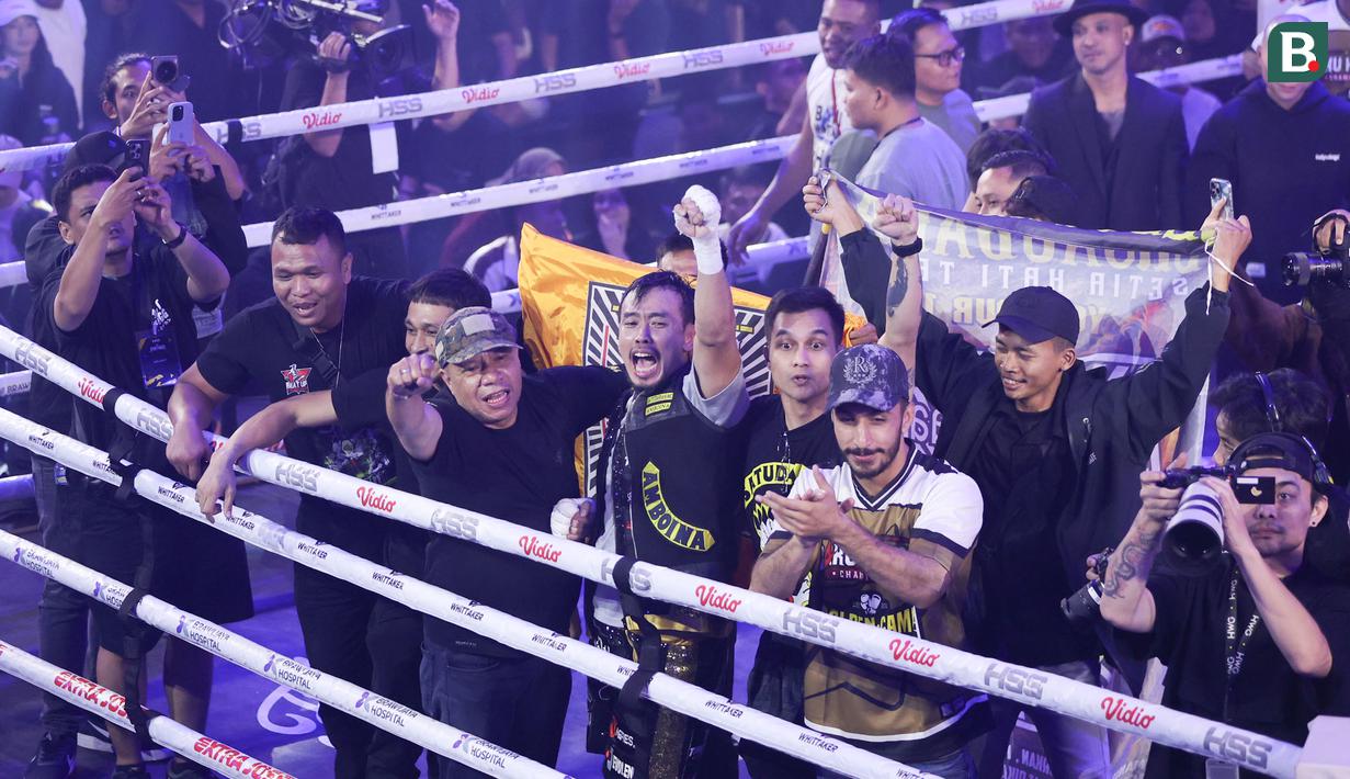 Rudy Golden Boy merayakan kemenangan atas Paris Pernandes pada laga HSS Series 6 di W Superclub Gatsu, Jakarta, pada Senin (10/11/2025) dini hari WIB. (Bola.com/M Iqbal Ichsan)
