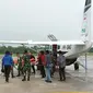 Evakuasi jenazah TNI korban penembakan TNI di Puncak, Provinsi Papua Tengah. (Liputan6.com/Katharina Janur/Kodam Cenderawasih)