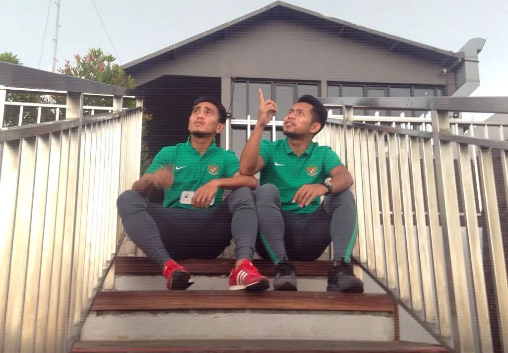 Dua sahabat di Timnas Indonesia, Muhammad Taufiq dan Andik Vermansah. (Bola.com/Benediktus Gerendo Pradigdo)