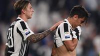 Striker Juventus Paulo Dybala gagal mengeksekusi penalti dalam pertandingan melawan Lazio, Sabtu (14/10/2017). (AFP / MARCO BERTORELLO)