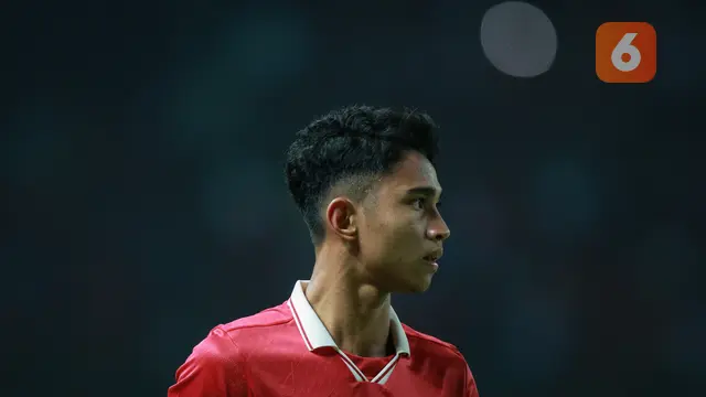 Foto: Detik-detik Marselino Ferdinan Ditandu Keluar Lapangan usai Mengalami Cedera, Sisakan PR Besar bagi Timnas Indonesia U-19