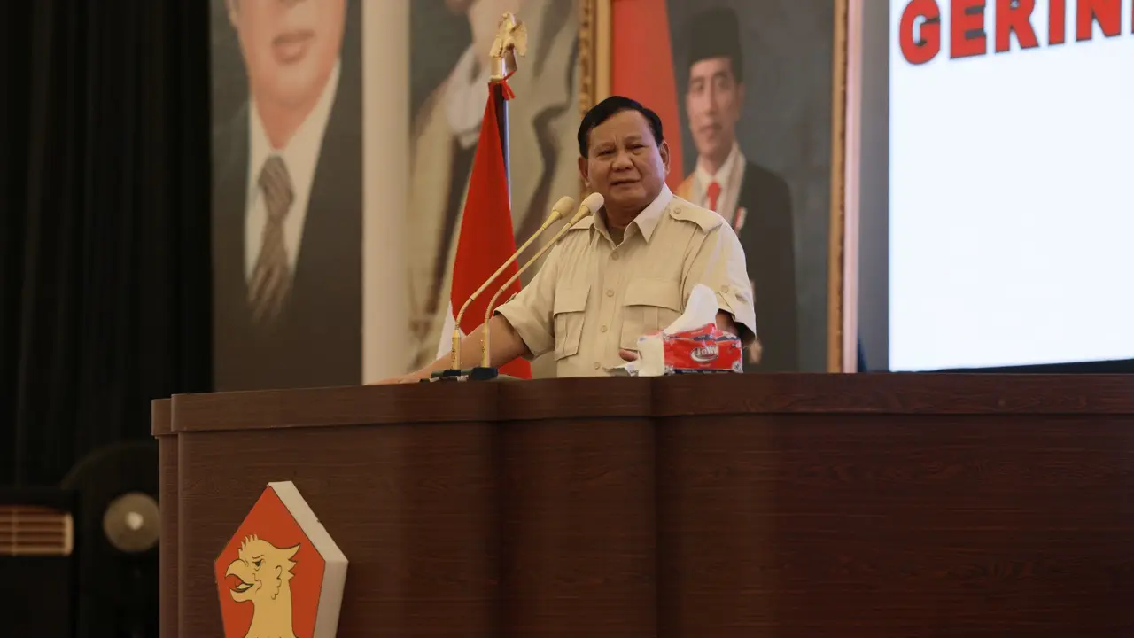 Ketua Umum (Ketum) Partai Gerindra Prabowo Subianto saat menghadiri Konsolidasi Akbar Partai Gerindra se-Jakarta Timur yang digelar di GOR Velodrom, Jakarta Timur, Minggu (16/7/2023).