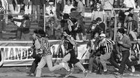 3. Tragedi Heysel (Belgia 1985) - Kejadian ini muncul di final Liga Champions antara Juventus kontra Liverpool di Stadion Heysel, Belgia. Kurang lebih 39 nyawa terenggut oleh insiden ini ketika dinding hancur dan jatuh di stadion. (AFP/Dominique Faget)