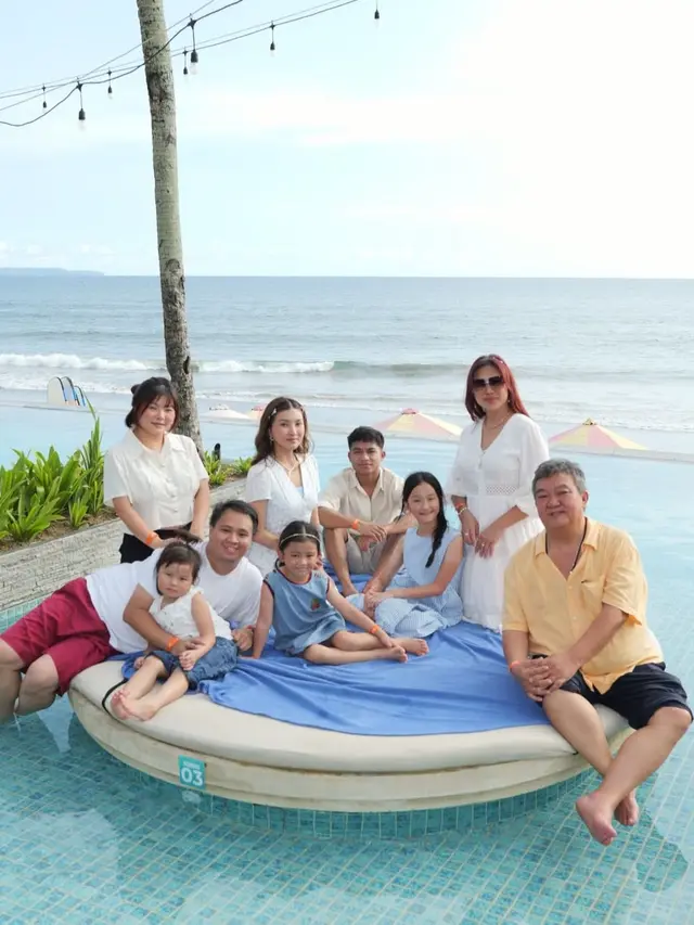 Momen liburan Sarwendah bersama anak-anak dan keluarga besarnya di Bali (Instagram/@joeoctavianus)