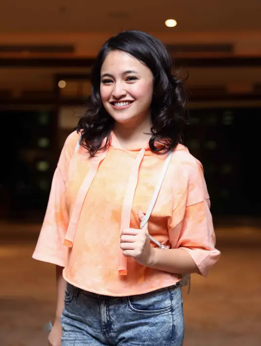 "Yang pasti aku memilih orang yang bisa mendukung apa adanya diriku. Karena aku kan orangnya aktif, aku suka berkarya, aku orang ekspresif," kata Marshanda usai Rumpi No Secret, kawasan Tendean, Jakarta Selatan, Senin (10/4). (Nurwahyunan/Bintang.com)