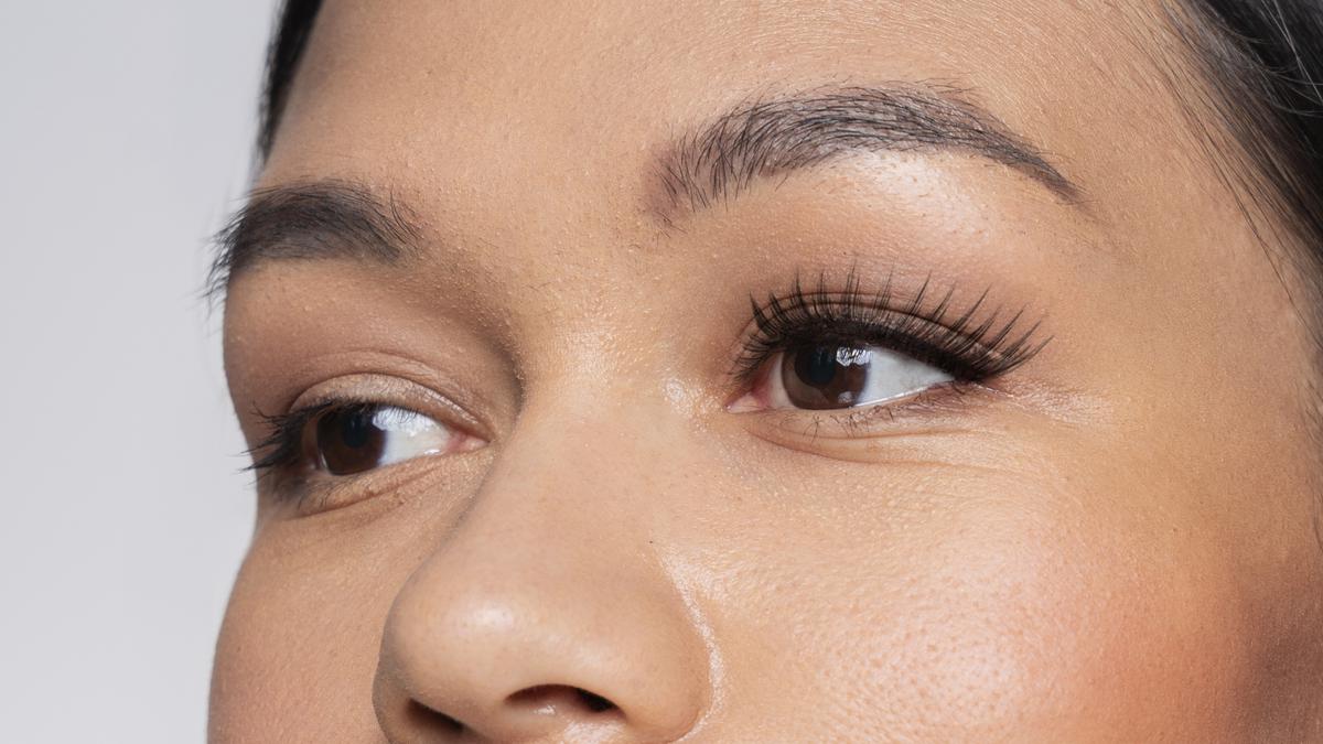 Cluster Lashes Sering Lepas? Ini Cara Memasangnya agar Lebih Tahan Lama