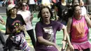 Sejumlah warga mengikuti senam Zumba di Kawasan Semanggi, Jakarta, Minggu (6/10/2019). Selain bisa membakar kalori dan bermanfaat untuk kesehatan jantung, olahraga ini juga bisa mencegah stress dan memperbaiki mood. (Bola.com/M Iqbal Ichsan)