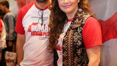 Ari Sihasale Dan Nia Zulkarnaen Rilis Rumah Merah Putih News Entertainment Fimela Com