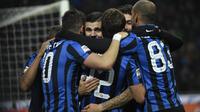 Para pemain Inter Milan merayakan kemenangan 4-0 atas Frosinone, Senin (23/11/2015) dini hari WIB. Kemenangan tersebut memastikan Inter kembali ke puncak klasemen Serie A 2015-16. (AFP/OLIVIER MORIN).