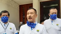 Komisaris PT Persib Bandung Bermartabat, Umuh Muchtar. (Bola.com/Erwin Snaz)