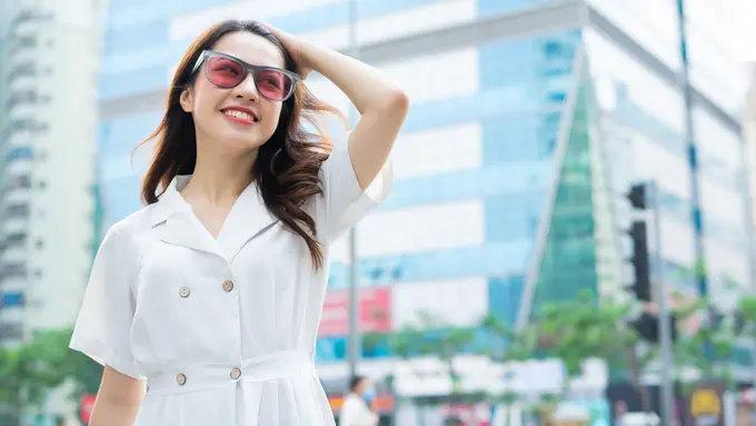 perempuan dan pakai baju putih