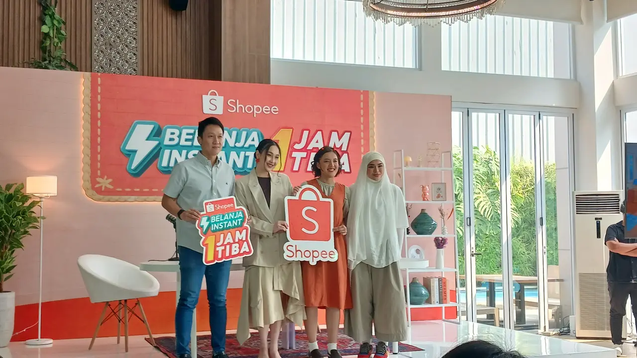Daniel Minardi, Sivia Azizah, Ify Alyssa, dan Agatha Pricilla saat acara Shopee Belanja Instant 1 Jam Tiba di Jakarta, Kamis (23/7/2026). (Liputan6.com/Nurri Indah)