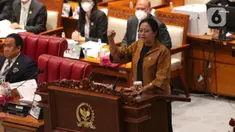 Ketua DPR Puan Maharani memberikan sambutan saat rapat paripurna ke-28 masa persidangan V tahun 2021-2022 di Kompleks Parlemen, Senayan, Jakarta, Kamis (7/7/2022). Rapat Paripurna tersebut mengesahkan RUU tentang pendidikan dan layanan psikologi, dan mengesahkan RUU tentang pemasyarakatan. (Liputan6.com/Angga Yuniar)
