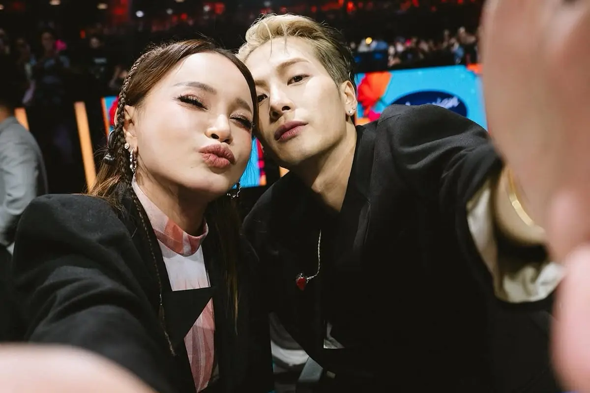 Bikin Iri! Gaya Serasi Rossa Duet dengan Jackson Wang di Atas Panggung, Akrab Layaknya Bestie