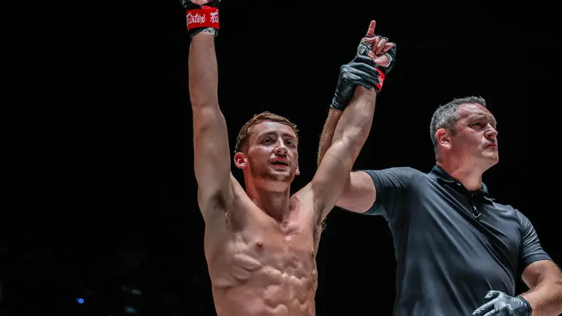 Freddie Haggert kembali meraih kemenangan KO di ONE Friday Fights 72