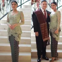 Lihat di sini beberapa potret cantik elegan Naysila Mirdad kondangan bareng pacar pakai kebaya dan kain adat.
