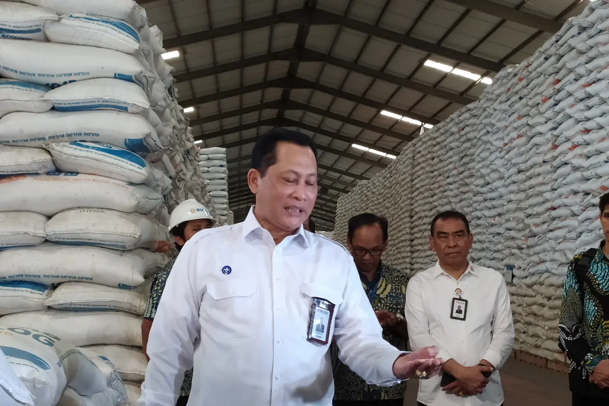 Direktur Utama Bulog Budi Waseso mengunjungi Gudang di Kelapa Gading