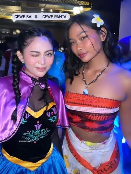 <p>Penampilan Sarah Tumiwa mencuri perhatian publik. Ia tampil dengan kostum yang mirip Moana. [Foto: instagram.com/azizahsalsha_]</p>