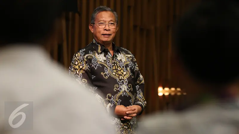 Menteri Koordinator Bidang Perekonomian, Darmin Nasution mengungkapkan, masyarakat jangan terlalu risau dengan penutupan gerai 7-eleven.